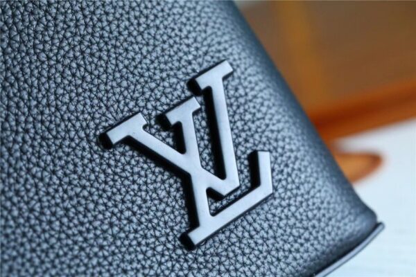 1:1 Replica Louis Vuitton LV Pochette Ipad Black Aerogram Unique Bag For Men M81029 - 30cm