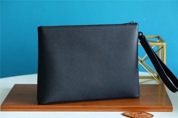 1:1 Replica Louis Vuitton LV Pochette Ipad Black Aerogram Unique Bag For Men M81029 - 30cm