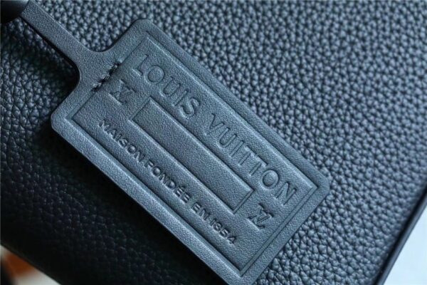 1:1 Replica Louis Vuitton LV Pochette Ipad Black Aerogram Unique Bag For Men M81029 - 30cm