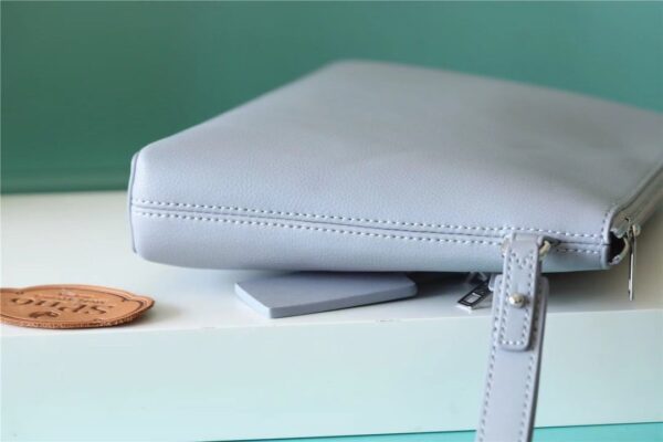 1:1 Replica Louis Vuitton LV Pochette Ipad Grey Aerogram Unique Bag For Men M81029 - 30cm
