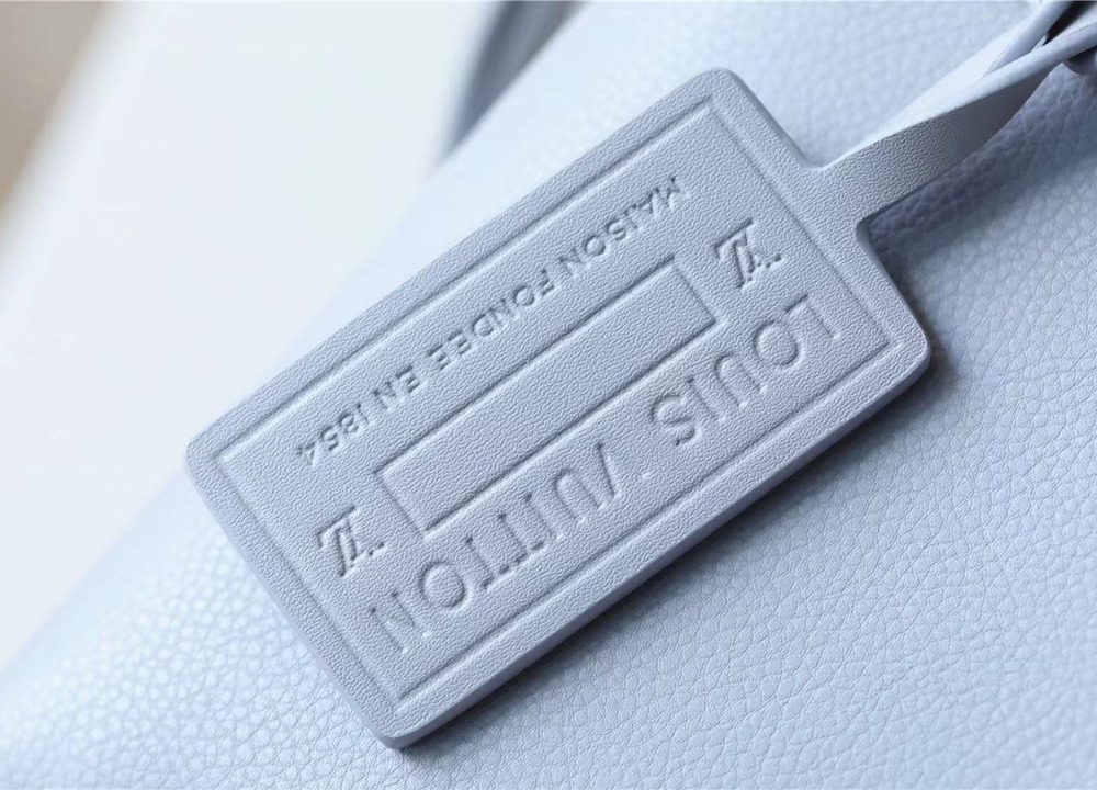 1:1 Replica Louis Vuitton LV Pochette Ipad Grey Aerogram Unique Bag For Men M81029 - 30cm