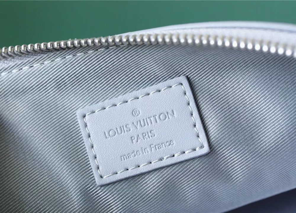 1:1 Replica Louis Vuitton LV Pochette Ipad Grey Aerogram Unique Bag For Men M81029 - 30cm