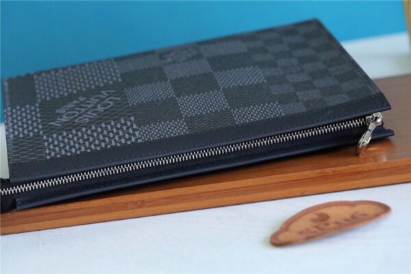 1:1 Replica Louis Vuitton LV Pochette Voyage MM Damier Graphite 3D Canvas Grey Unique Bag For Men N60444 - 27cm
