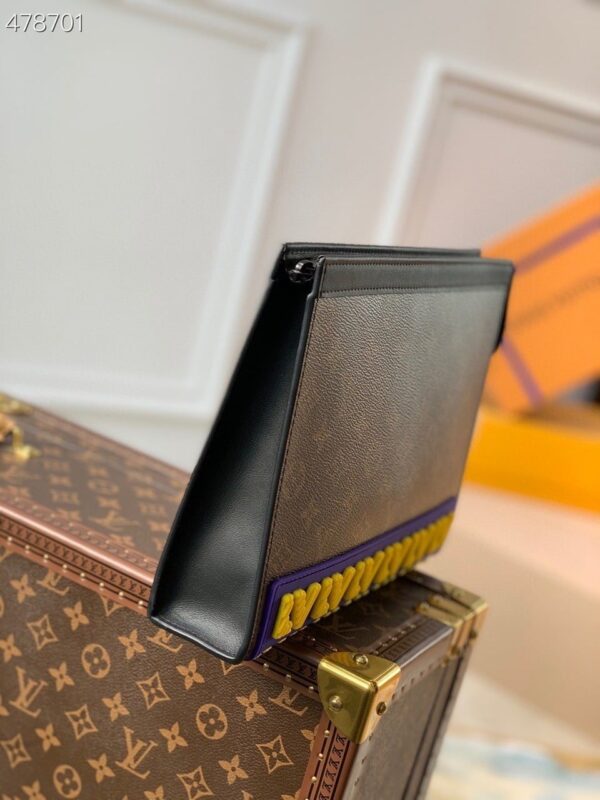 1:1 Replica Louis Vuitton LV Pochette Voyage MM Monogram Canvas Unique Bag For Men M80792 - 10.2in/26cm