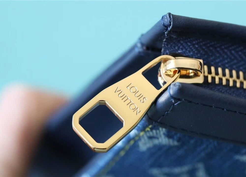 1:1 Replica Louis Vuitton LV Pochette Voyage MM Monogram Drip Blue By Nigo Unique Bag For Men M45961 - 27cm