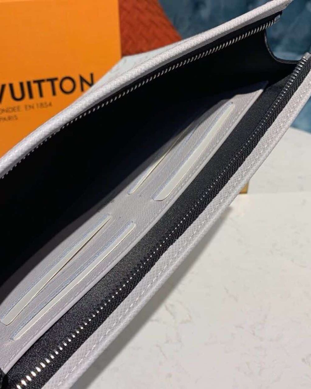 1:1 Replica Louis Vuitton LV Pochette Voyage MM Monogram Eclipse Canvas Sier Unique bag For Men - 10.6in/27cm