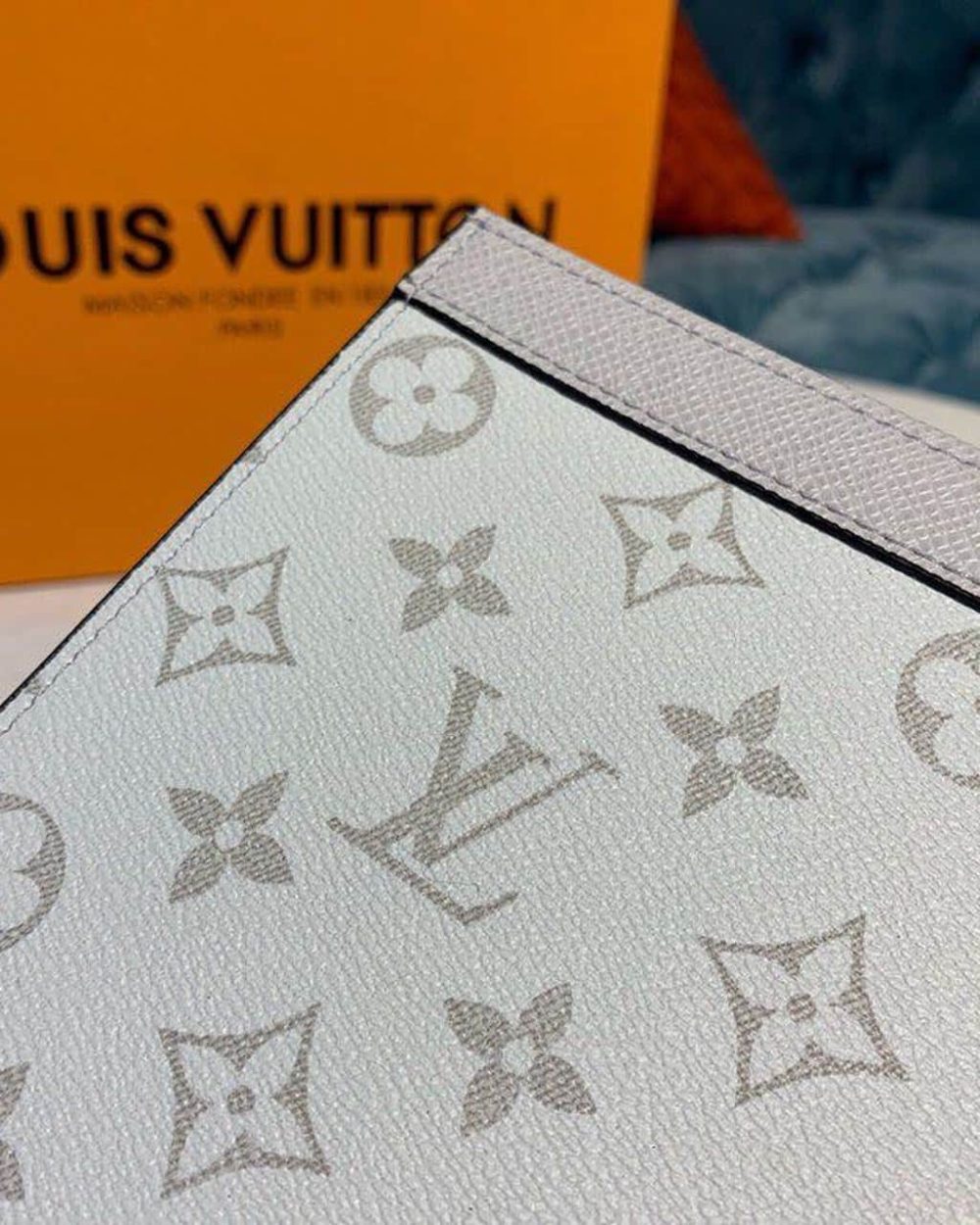 1:1 Replica Louis Vuitton LV Pochette Voyage MM Monogram Eclipse Canvas Sier Unique bag For Men - 10.6in/27cm