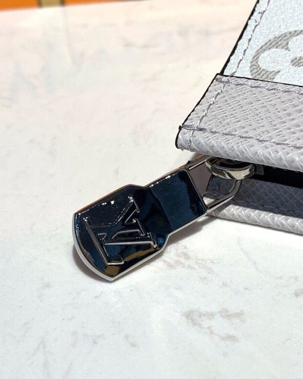 1:1 Replica Louis Vuitton LV Pochette Voyage MM Monogram Eclipse Canvas Sier Unique bag For Men - 10.6in/27cm