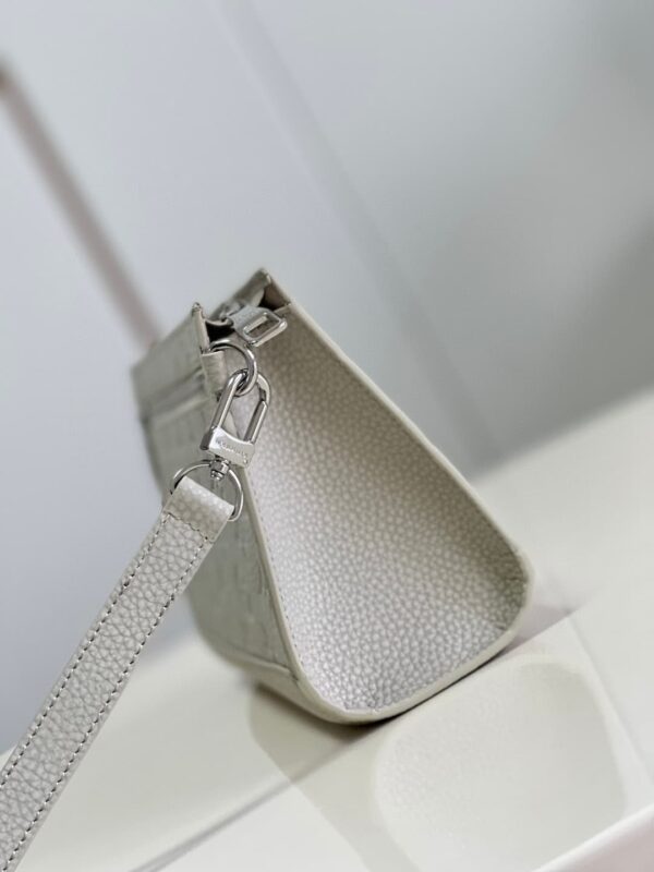 1:1 Replica Louis Vuitton LV Pochette Voyage White Luxury Bag For Women - 11.4in/29cm