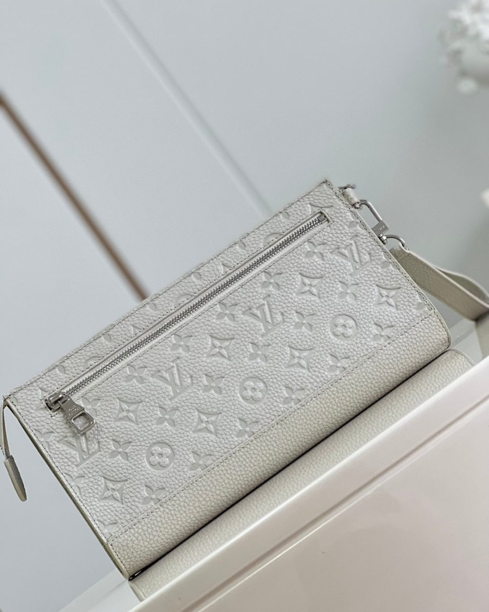 1:1 Replica Louis Vuitton LV Pochette Voyage White Luxury Bag For Women - 11.4in/29cm