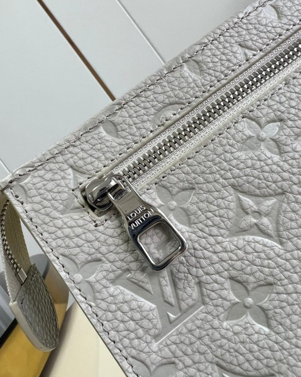 1:1 Replica Louis Vuitton LV Pochette Voyage White Luxury Bag For Women - 11.4in/29cm