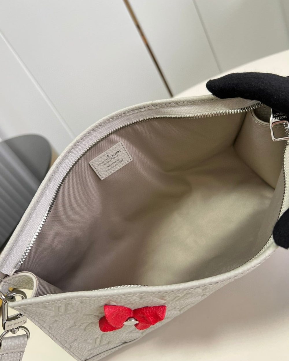 1:1 Replica Louis Vuitton LV Pochette Voyage White Luxury Bag For Women - 11.4in/29cm