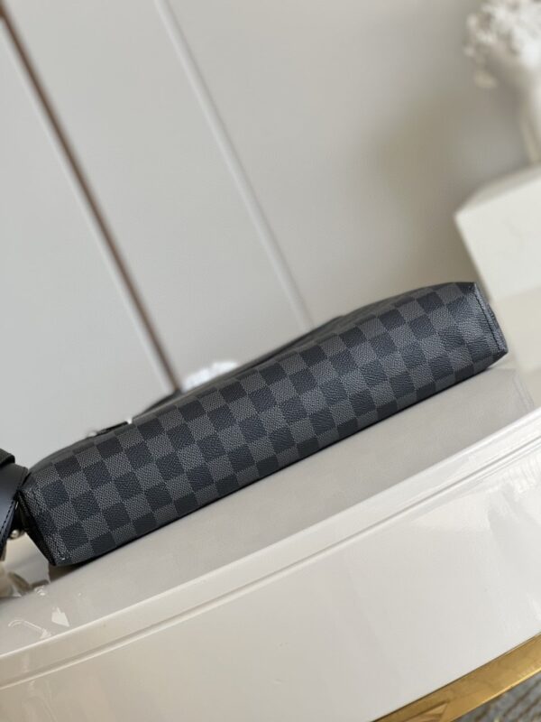 1:1 Replica Louis Vuitton LV Porte-Documents Jour Damier Graphite Canvas Unique Bag For Men N48260 - 14.6in/37cm