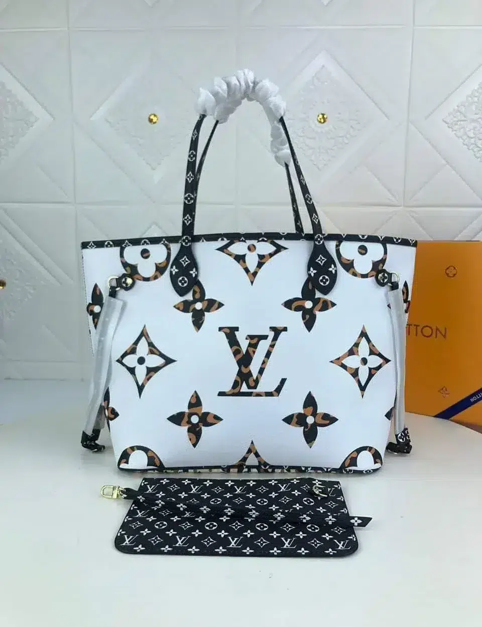 louis-vuitton-replica-neverfull-mm-monogram-jungle-canvas-m44716