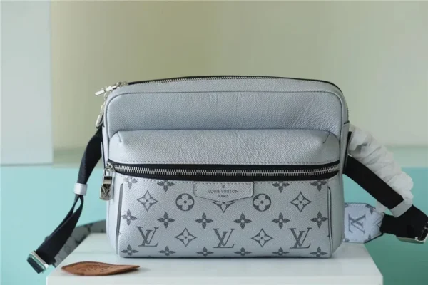 louis-vuitton-replica-outdoor-messenger-taigarama-m30830