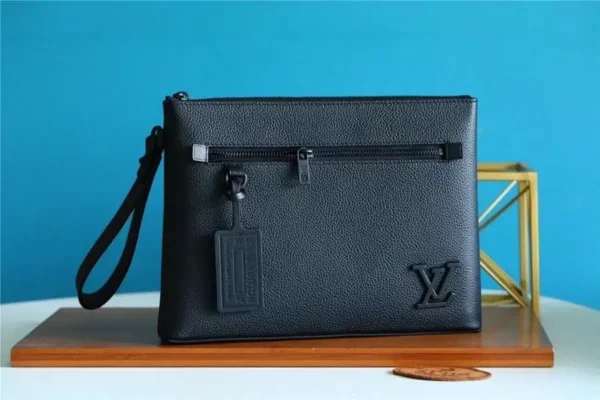 louis-vuitton-replica-pochette-ipad-black-aerogram-m81029