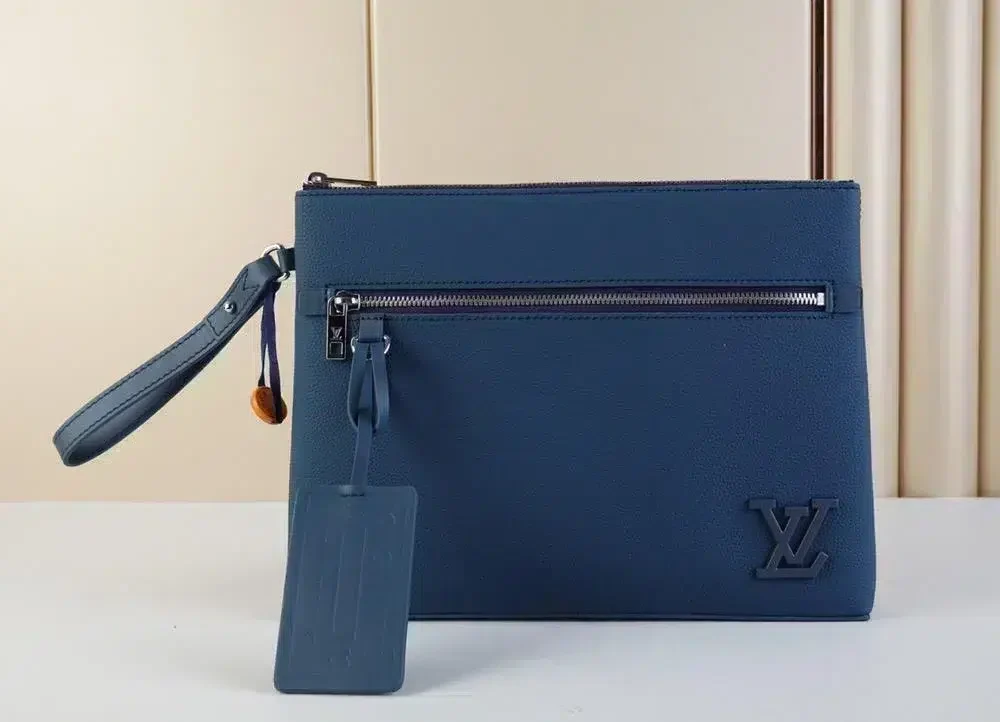 louis-vuitton-replica-pochette-ipad-blue-aerogram
