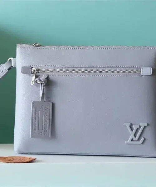 louis-vuitton-replica-pochette-ipad-grey-aerogram-m81029