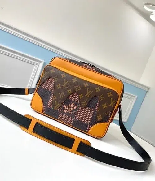 louis-vuitton-replica-takeoff-messenger-nil-damier-ebene-canvas-n40359