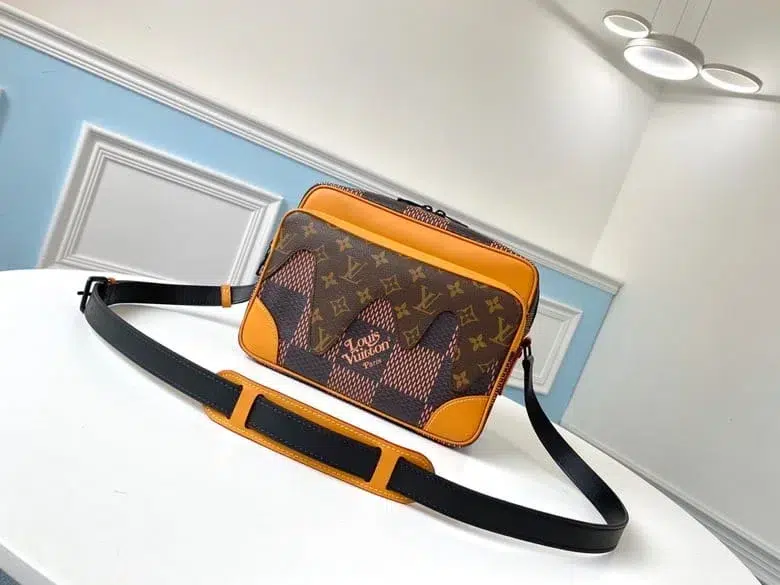 louis-vuitton-replica-takeoff-messenger-nil-damier-ebene-canvas-n40359