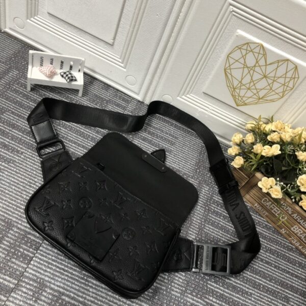 1:1 Replica Louis Vuitton LV S Lock Slingbag Monogram Taurillon Leather Bag Black Unique Bag For Men M58487 - 8.3in/21cm