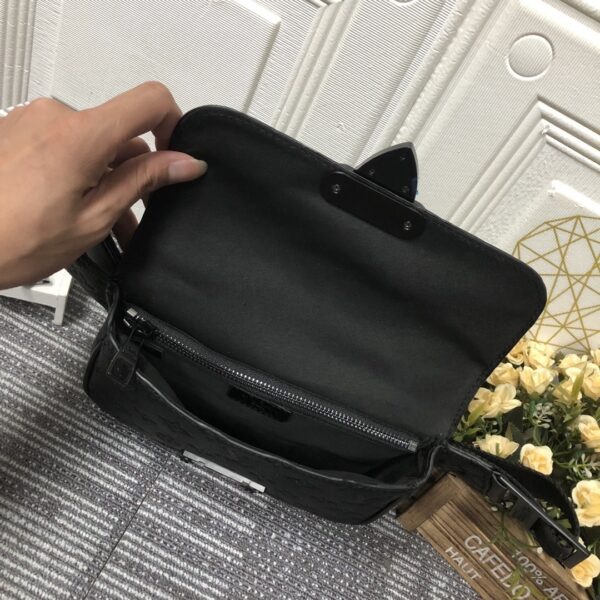 1:1 Replica Louis Vuitton LV S Lock Slingbag Monogram Taurillon Leather Bag Black Unique Bag For Men M58487 - 8.3in/21cm