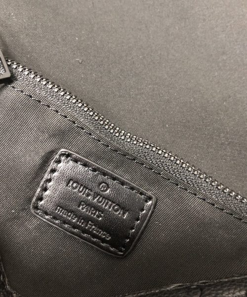 1:1 Replica Louis Vuitton LV S Lock Slingbag Monogram Taurillon Leather Bag Black Unique Bag For Men M58487 - 8.3in/21cm