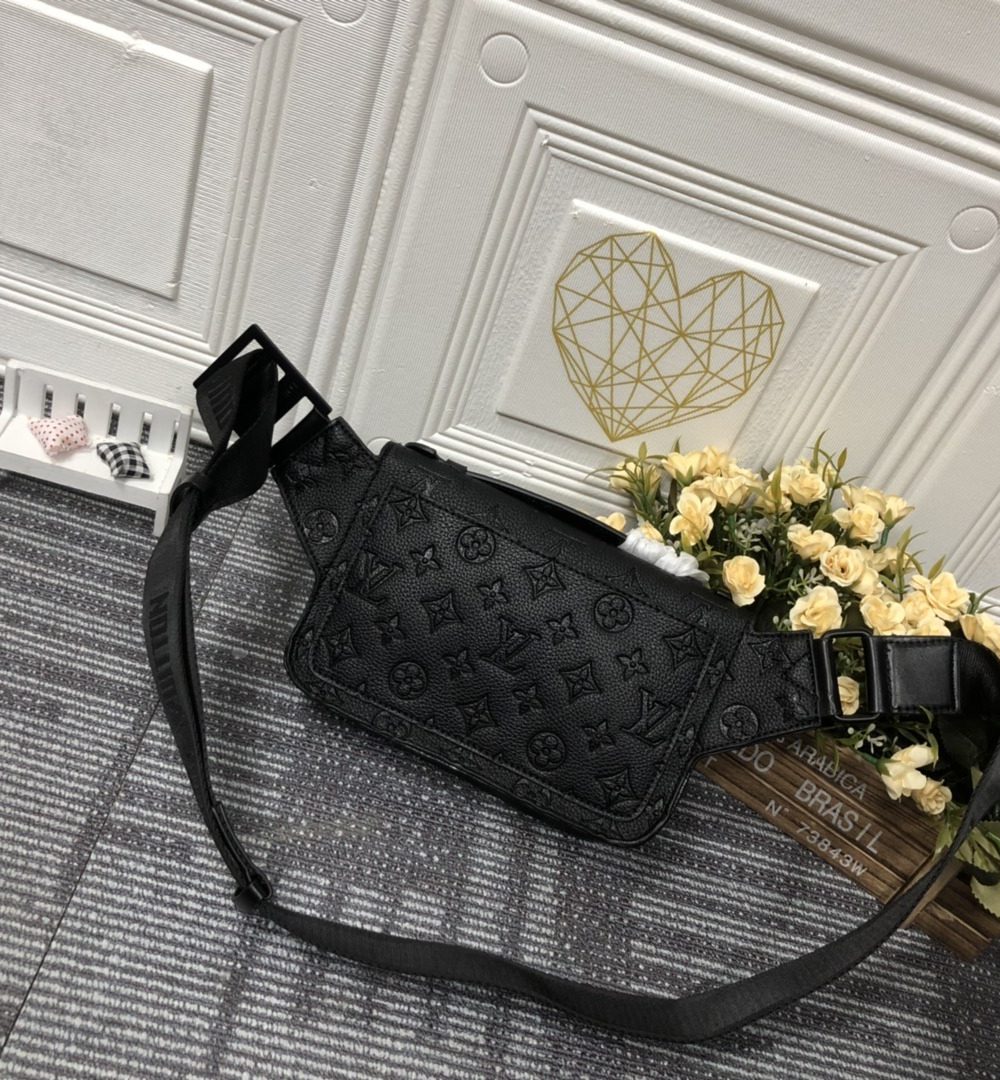 1:1 Replica Louis Vuitton LV S Lock Slingbag Monogram Taurillon Leather Bag Black Unique Bag For Men M58487 - 8.3in/21cm