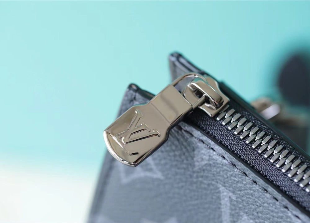 1:1 Replica Louis Vuitton LV Sac Plat Cross Monogram Eclipse Reverse Canvas Unique Bag For Men M59664 - 11.2in/28.5cm