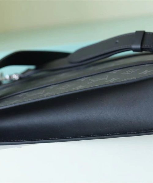 1:1 Replica Louis Vuitton LV Sac Plat Cross Monogram Eclipse Reverse Canvas Unique Bag For Men M59664 - 11.2in/28.5cm
