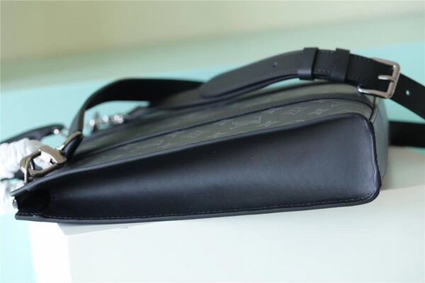 1:1 Replica Louis Vuitton LV Sac Plat Cross Monogram Eclipse Reverse Canvas Unique Bag For Men M59664 - 11.2in/28.5cm