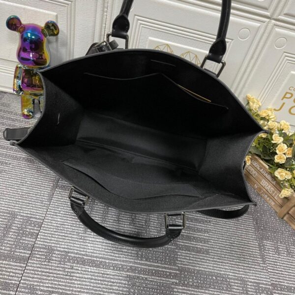 1:1 Replica Louis Vuitton LV Sac Plat Cross Taurillon Black Unique Bag For Men M59960 - 28.5in/11.2cm