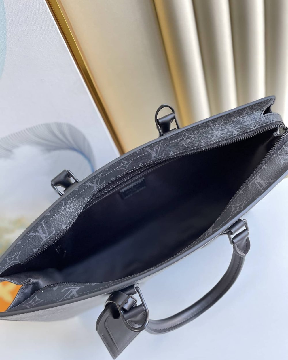 1:1 Replica Louis Vuitton LV Sac Plat Horizontal Zippe Monogram Eclipse Unique Bag For Men M45265 - 15.4in/39cm