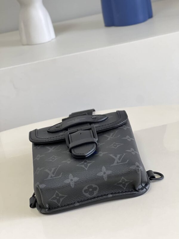 1:1 Replica Louis Vuitton LV Saumur Slingbag Monogram Eclipse Black Unique Bag For Men M45912 - 7.1in/18cm