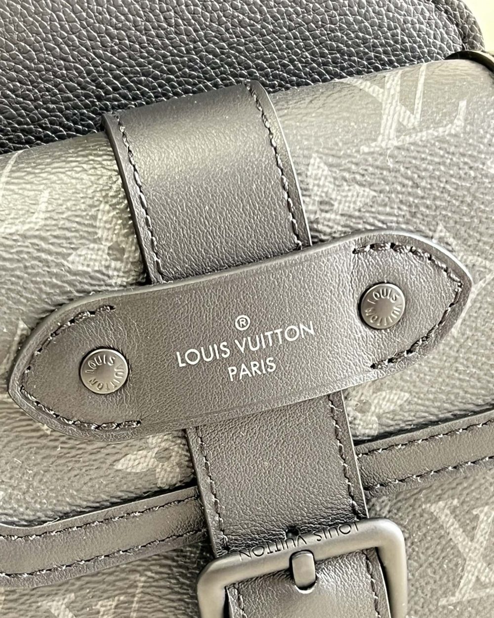 1:1 Replica Louis Vuitton LV Saumur Slingbag Monogram Eclipse Black Unique Bag For Men M45912 - 7.1in/18cm