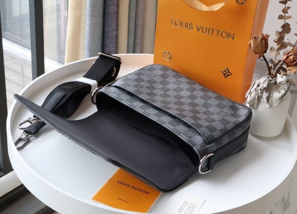 1:1 Replica Louis Vuitton LV Studio Messenger Damier Graphite Gray Unique Bag For Men N50013 - 9.3in/25.3cm