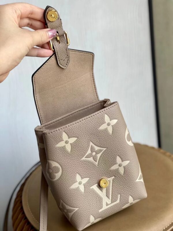 1:1 Replica Louis Vuitton LV Tiny Backpack Bicolor Monogram Empreinte Leather Luxury Bag For Women M80738 - 19cm