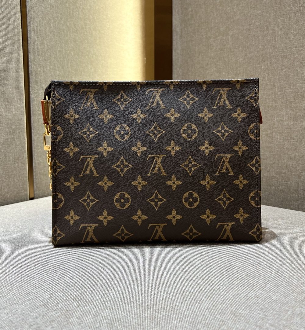1:1 Replica Louis Vuitton LV Toiletry Pouch On Chain 26 Practical Bag Monogram Unique Bag for Men M81412 - 25 cm/ 9.8 in