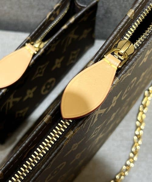 1:1 Replica Louis Vuitton LV Toiletry Pouch On Chain 26 Practical Bag Monogram Unique Bag for Men M81412 - 25 cm/ 9.8 in