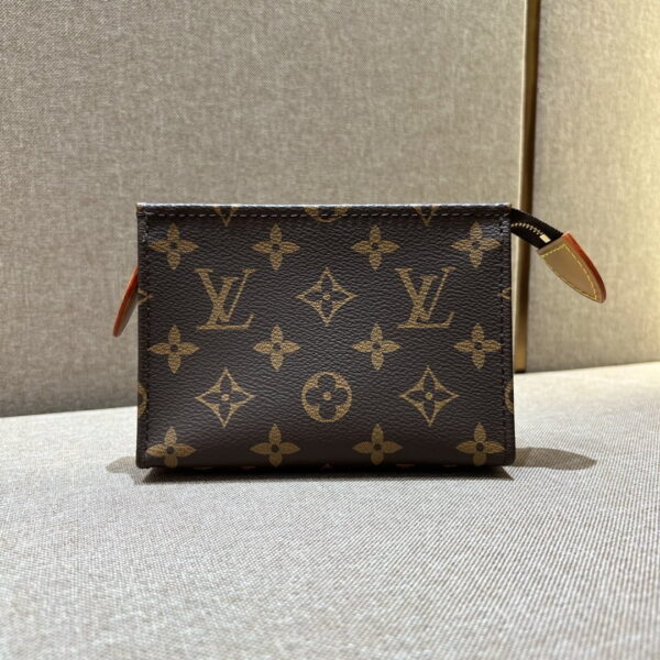 1:1 Replica Louis Vuitton LV Toiletry Pouch On Chain 26 Practical Bag Monogram Unique Bag for Men M81412 - 25 cm/ 9.8 in
