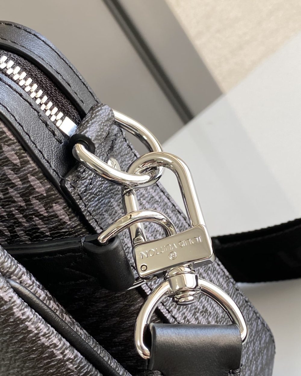 1:1 Replica Louis Vuitton LV Trio Messenger Damier Graphite Black Unique Bag For Men N50017 - 9.8in/25cm