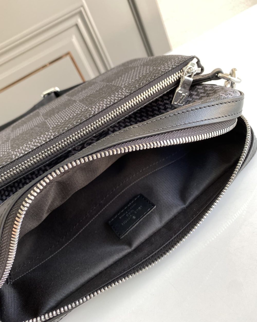 1:1 Replica Louis Vuitton LV Trio Messenger Damier Graphite Black Unique Bag For Men N50017 - 9.8in/25cm