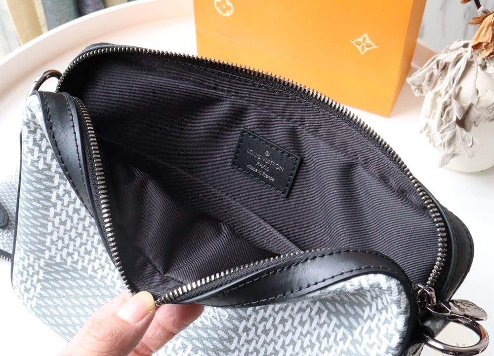 1:1 Replica Louis Vuitton LV Trio Messenger Monogram Eclipse Monogram/ Eclipse Reverse Unique Bag For Men M69443 - 9.8in/25cm