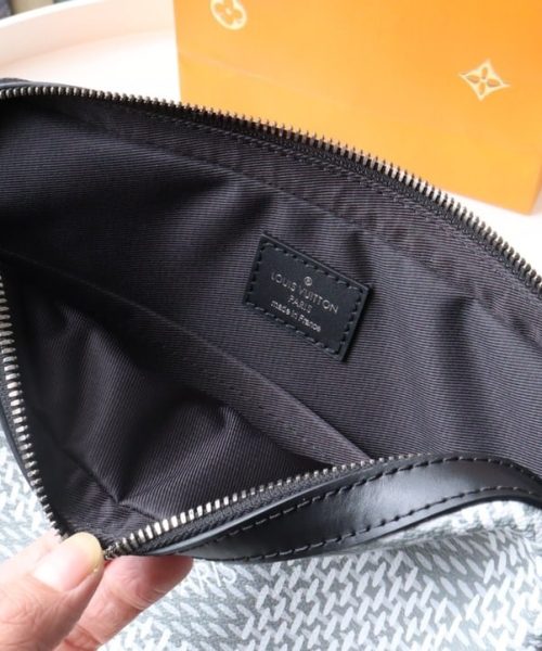 1:1 Replica Louis Vuitton LV Trio Messenger Monogram Eclipse Monogram/ Eclipse Reverse Unique Bag For Men M69443 - 9.8in/25cm