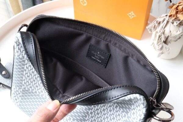 1:1 Replica Louis Vuitton LV Trio Messenger Monogram Eclipse Monogram/ Eclipse Reverse Unique Bag For Men M69443 - 9.8in/25cm