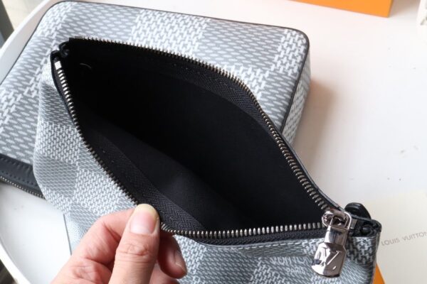1:1 Replica Louis Vuitton LV Trio Messenger Monogram Eclipse Monogram/ Eclipse Reverse Unique Bag For Men M69443 - 9.8in/25cm
