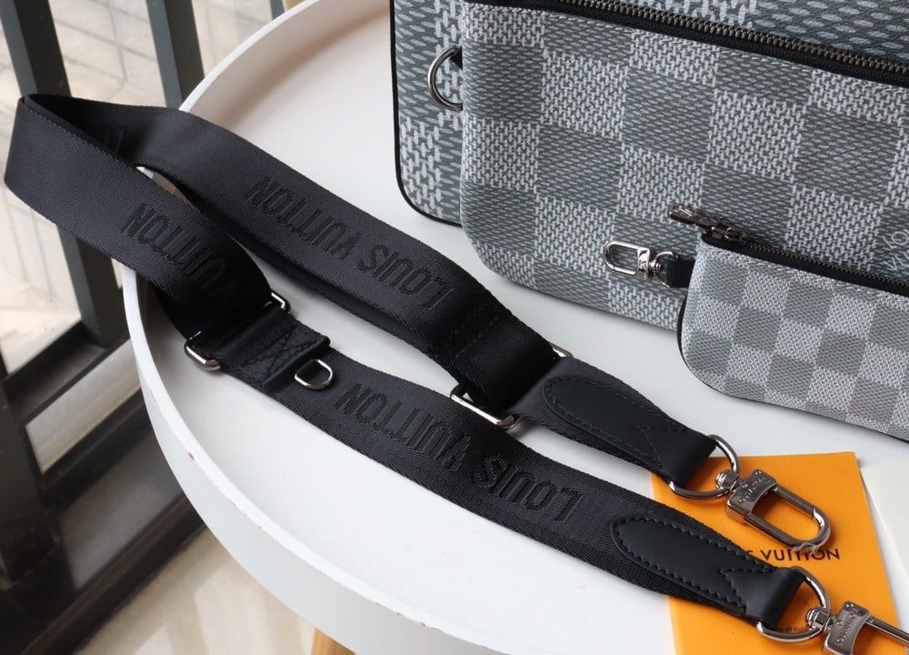 1:1 Replica Louis Vuitton LV Trio Messenger Monogram Eclipse Monogram/ Eclipse Reverse Unique Bag For Men M69443 - 9.8in/25cm