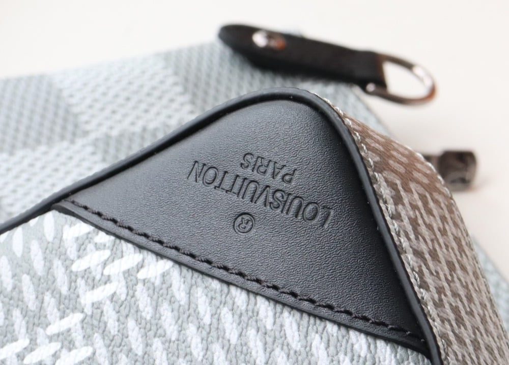 1:1 Replica Louis Vuitton LV Trio Messenger Monogram Eclipse Monogram/ Eclipse Reverse Unique Bag For Men M69443 - 9.8in/25cm