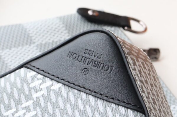 1:1 Replica Louis Vuitton LV Trio Messenger Monogram Eclipse Monogram/ Eclipse Reverse Unique Bag For Men M69443 - 9.8in/25cm