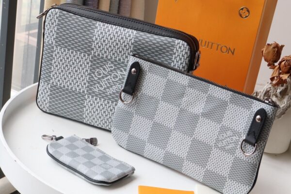 1:1 Replica Louis Vuitton LV Trio Messenger Monogram Eclipse Monogram/ Eclipse Reverse Unique Bag For Men M69443 - 9.8in/25cm